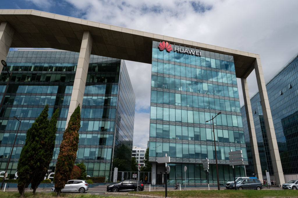 Allanan oficinas del Europarlamento y 4 personas relacionadas con Huawei son arrestadas por corrupción